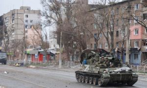 Xe quân sự Nga bất ngờ ồ ạt rời Mariupol
