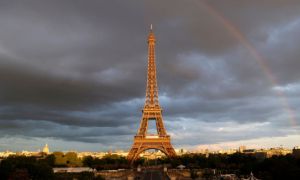 Vì sao tháp Eiffel bị rỉ sét, xuống cấp nghiêm trọng, nhưng chỉ được sơn lại?