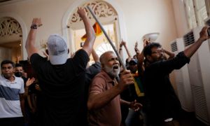 Tổng thống Sri Lanka phải đi lánh nạn do người biểu tình chiếm tư dinh