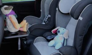Nhật Bản phát triển thiết bị ngăn ngừa trẻ em bị bỏ lại trong xe