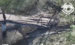 Đặc nhiệm Ukraine gài thuốc nổ, đánh sập cây cầu quan trọng ở Donbass