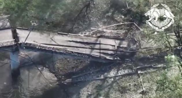 Đặc nhiệm Ukraine gài thuốc nổ, đánh sập cây cầu quan trọng ở Donbass