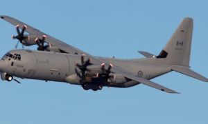 Canada điều máy bay vận tải, lập cầu hàng không chở vũ khí cho Ukraine