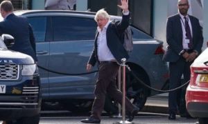 Vì sao ông Boris Johnson vội vã trở về rồi lại vội vã 'chia tay'?
