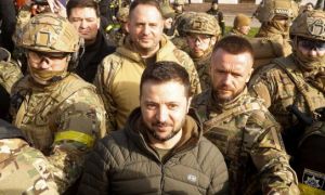 Tổng thống Zelensky bất ngờ đến Kherson gặp gỡ binh sĩ, người dân