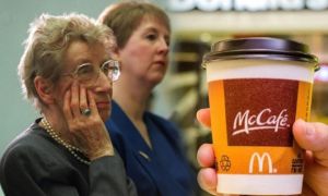 Làm đổ đồ uống ra người, cụ bà mang đơn đi kiện McDonald’s: Cốc cà phê “đắt...