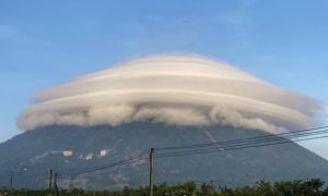 Sự thật về đám mây có hình dạng như đĩa bay khổng lồ trên đỉnh núi Bà Đen