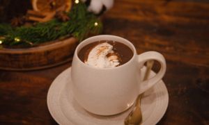 Cách pha chế 3 món đồ uống thơm ngon, ấm áp cho mùa Giáng sinh