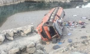 Xe buýt lao khỏi cầu ở Pakistan, 41 người chết