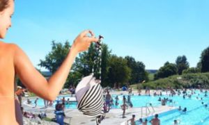 Đức: Berlin sẽ cho phép phụ nữ để ngực trần đến bể bơi