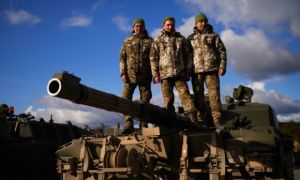 Lính Ukraine hoàn tất khóa học vận hành xe tăng chủ lực Anh