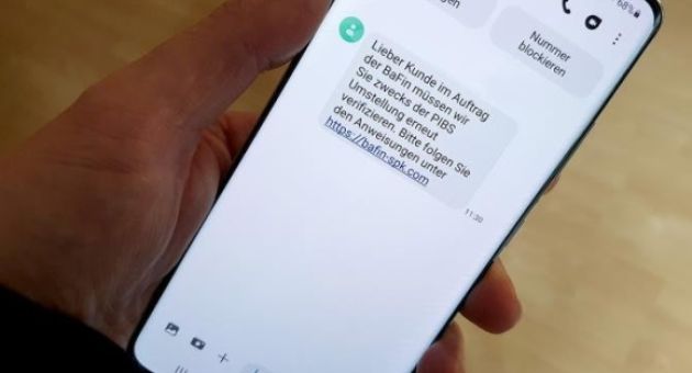 Một phụ nữ Đức nhận tin nhắn SMS ngân hàng giả và đột nhiên tiền được chuyển...
