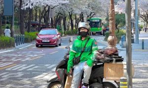 Thực hư chàng trai Việt chạy xe ôm trên đường phố Hàn Quốc