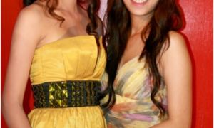 Người đẹp Miss Teen đọ
