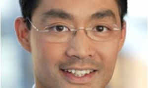 Philipp Roesler - 1 trong 9 người gốc Việt