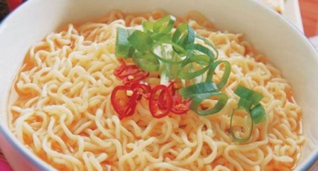 Cảnh giác với mì gói: Ăn liền nhưng... chết từ từ