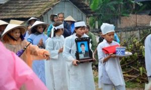 “Rửa ghế” xin rút kinh nghiệm, treo cổ vì… quá nghèo