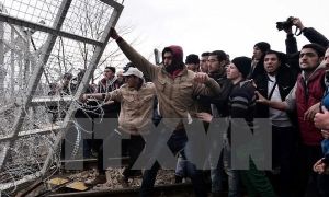 BÀ Merkel hối thúc Hy Lạp tăng cường nỗ lực tiếp nhận di dân