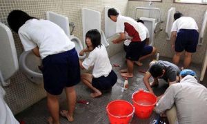 Vì sao người Nhật cứ nhìn thấy rác là nhặt?