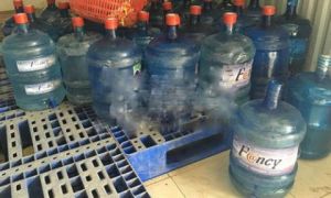 Tẩy bình nước lọc bằng axit: Làm theo kinh nghiệm