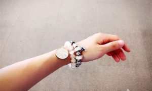 Các cô gái đua nhau khoe thân hình mong manh bằng đồng tiền xu bé xíu