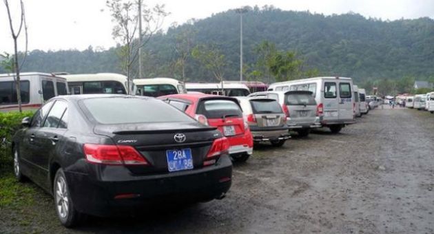 Một mớ xe công 'ùn tắc không phải việc chúng mày'