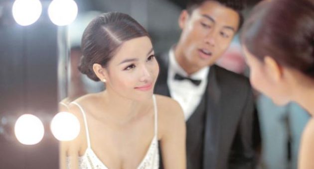 Sao Việt: Khoe đủ thứ để kiếm tiền