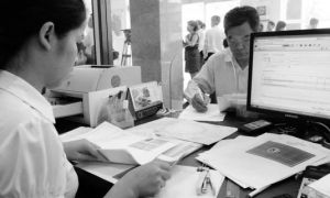 Bộ máy hành chính Việt Nam: 'Nói như quả núi, làm như hòn cuội'