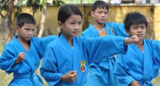 Cách xử trí khôn ngoan của cha mẹ khi thấy con đánh bạn