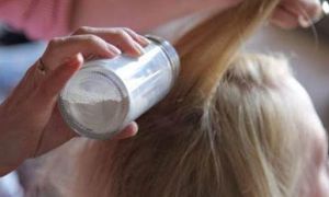 Lọ phấn rôm nhỏ bé và những công dụng làm đẹp tuyệt vời
