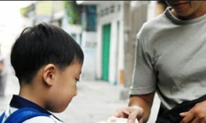 Cho con vay tiền, nhận 1 câu hỏi và sự thức tỉnh của người cha