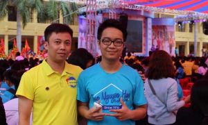 Lời xin lỗi của nam sinh làm vỡ gương và Cán bộ Sở ngoại vụ đánh cụ già