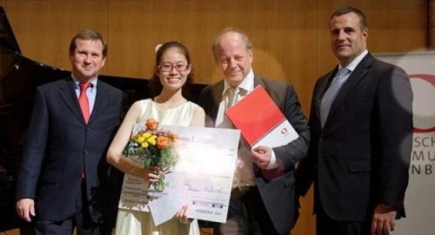 Cô gái gốc Việt đoạt giải nhất cuộc thi piano danh giá tại Đức