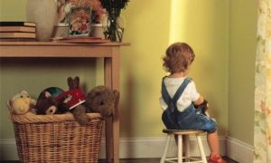 Trẻ cãi lại, nói bậy, lấy trộm đồ, nói dối: Người lớn nên làm gì?