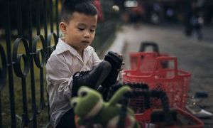 Trúng tuyển chỉ vì giám đốc: “Không cần bằng cấp, chỉ cần…” cậu bé đánh giầy...