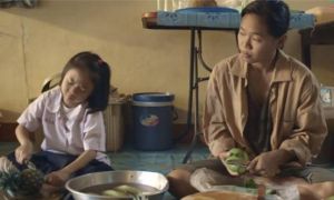 Bài học người mẹ bán trái cây dạo, không được học hành dạy con thật sự khiến...