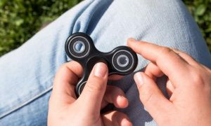 Món đồ chơi thời thượng spinner: Nguy hiểm không ngờ Cha Mẹ cần phải biết để...