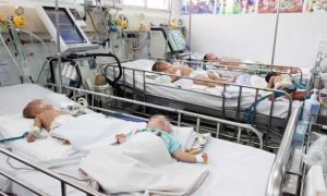 Bài viết của một Bác sĩ nhi gây xôn xao cộng đồng: Tin Facebook hơn tin bác sĩ!