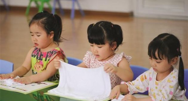 Cho trẻ học chữ trước khi vào lớp 1: “Thuốc bổ” hay “thuốc độc”?
