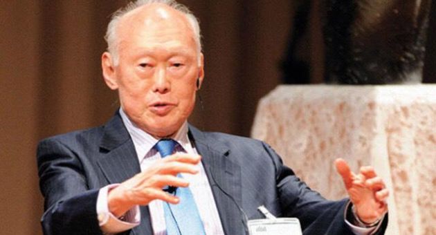 Nhìn từ cuộc đời Lý Quang Diệu để thấy “Nói tiếng Anh chuẩn” đã thay đổi vận...