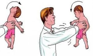 Bế trẻ không đúng cách có thể gây hội chứng rung lắc nguy hiểm