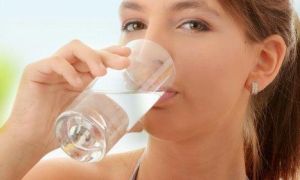 Điều gì xảy ra nếu uống nước ngay sau khi thức dậy