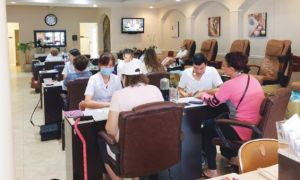 Tiệm nail người Việt bị