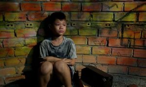 Người Việt không xấu xí: Cô gái ‘truy lùng’ cậu bé đánh giày và cơn gió ấm đầu...