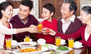 Tướng ăn quan trọng hơn tướng mặt, từ cách ăn nhìn rõ một người