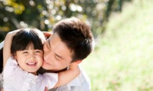 Con gái hỏi: ‘Cha ơi, con có xinh không?’, câu trả lời bất ngờ là…