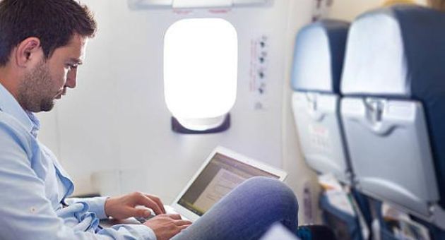 Gặp một bé gái bị ung thư trên chuyến bay, câu nói của cô bé đã làm thay đổi...