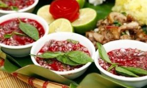 ‘Khoái khẩu’ với món tiết canh, coi chừng mất oan Tết này
