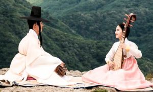 Giữ hoà khí với người, độ lượng nhìn thế gian thì cả đời thong dong hưởng...