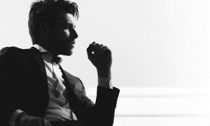 Đàn ông nghèo nên lo kiếm tiền, đừng yêu hay kết hôn quá sớm, làm khổ đời...